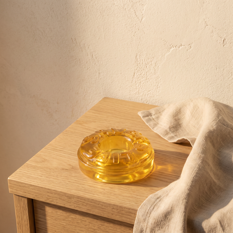 Gummy YELLOW — en ambiente decorado · Soléa