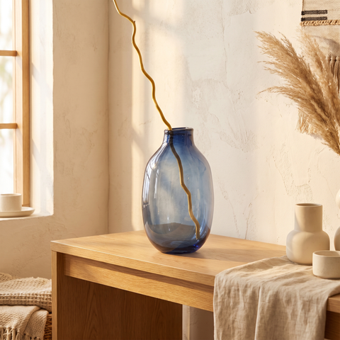 Florero Bluepi — en ambiente decorado · Soléa