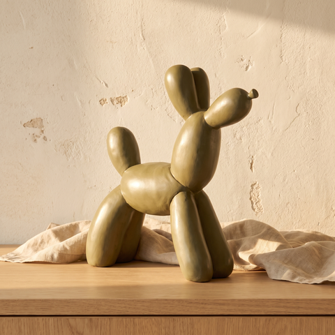 Perro Koons Gigante Verde Pechon — en ambiente decorado · Soléa